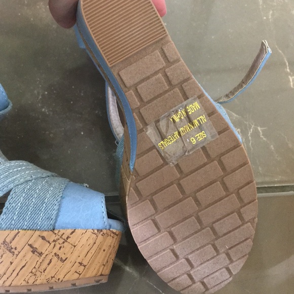 Adorable blue and denim peep toe wedges - Picture 6 of 6